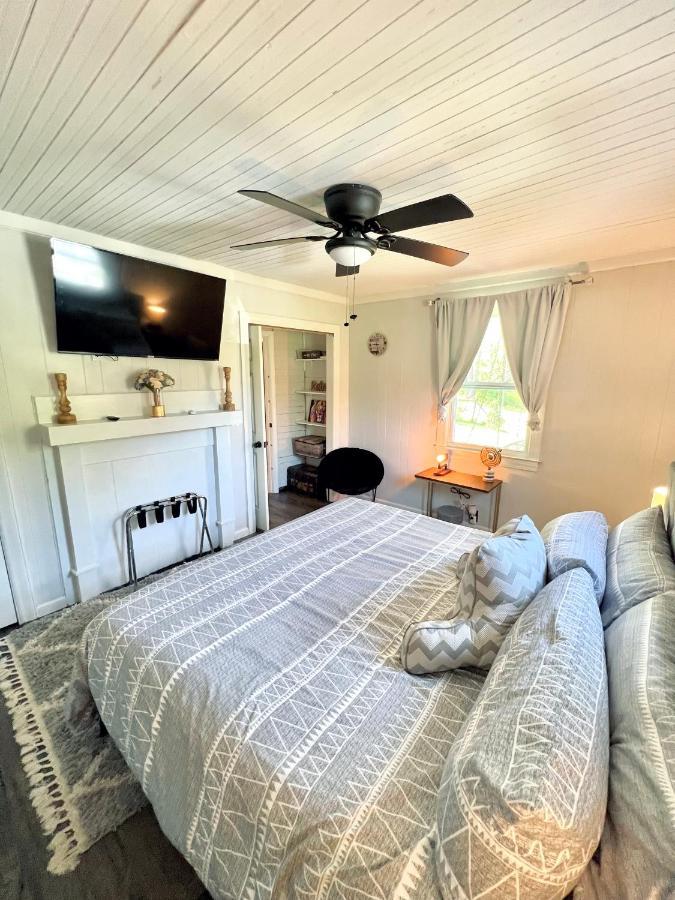 Giggling Creek Cottage - Bedjet! King Sized! Gazebo, 45 Acres, Arcades, Nintendo, More Henry Buitenkant foto