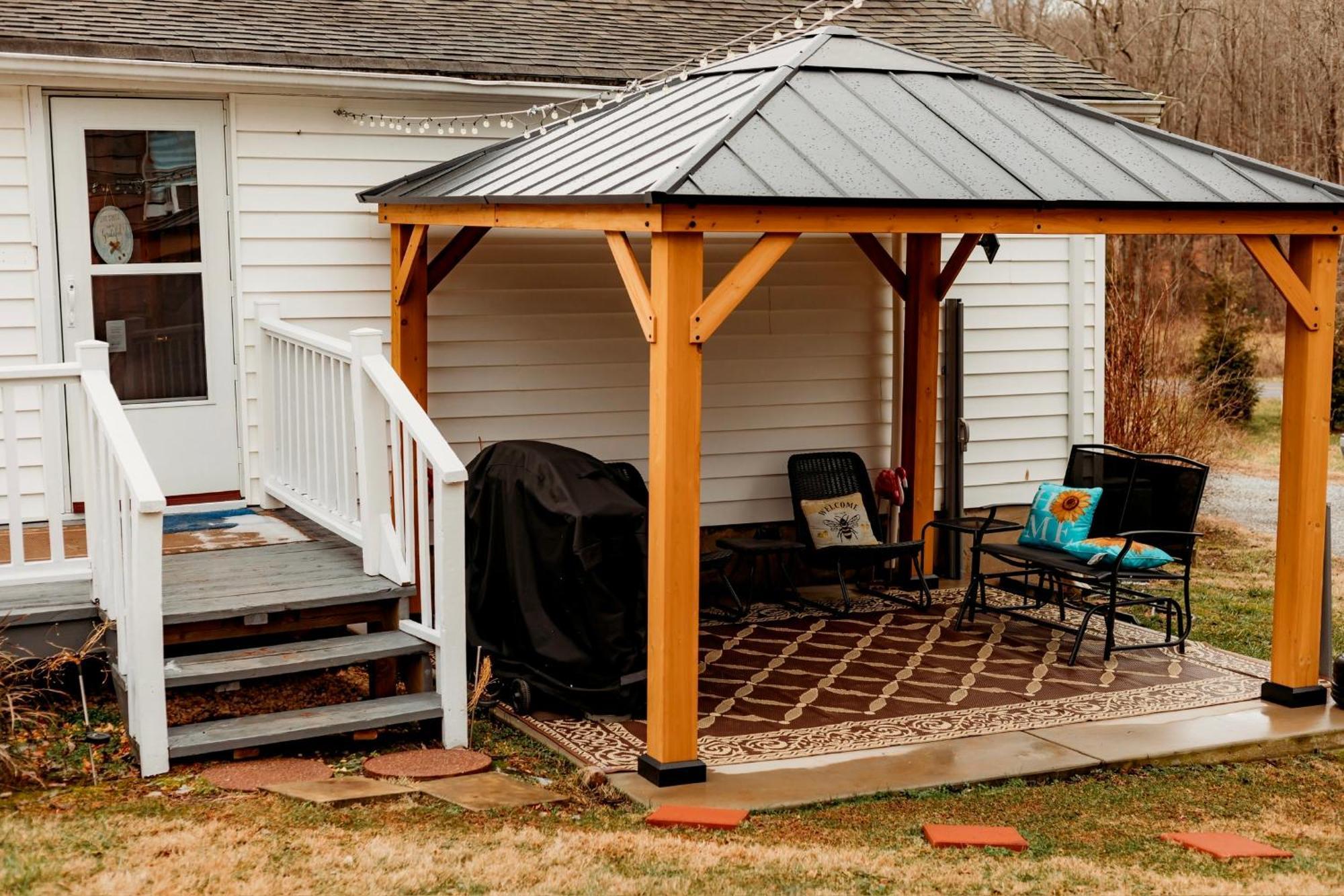 Giggling Creek Cottage - Bedjet! King Sized! Gazebo, 45 Acres, Arcades, Nintendo, More Henry Buitenkant foto