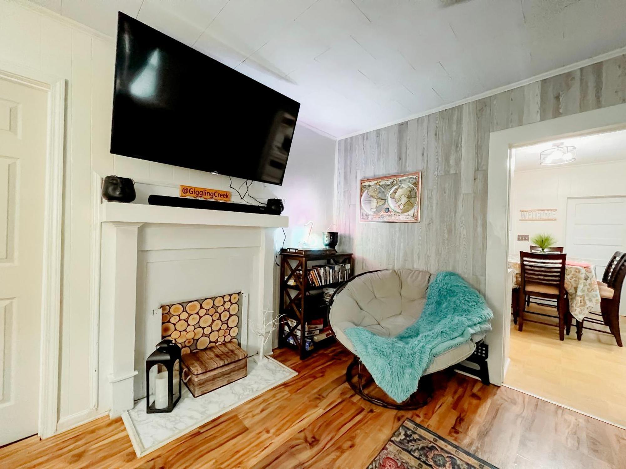 Giggling Creek Cottage - Bedjet! King Sized! Gazebo, 45 Acres, Arcades, Nintendo, More Henry Buitenkant foto