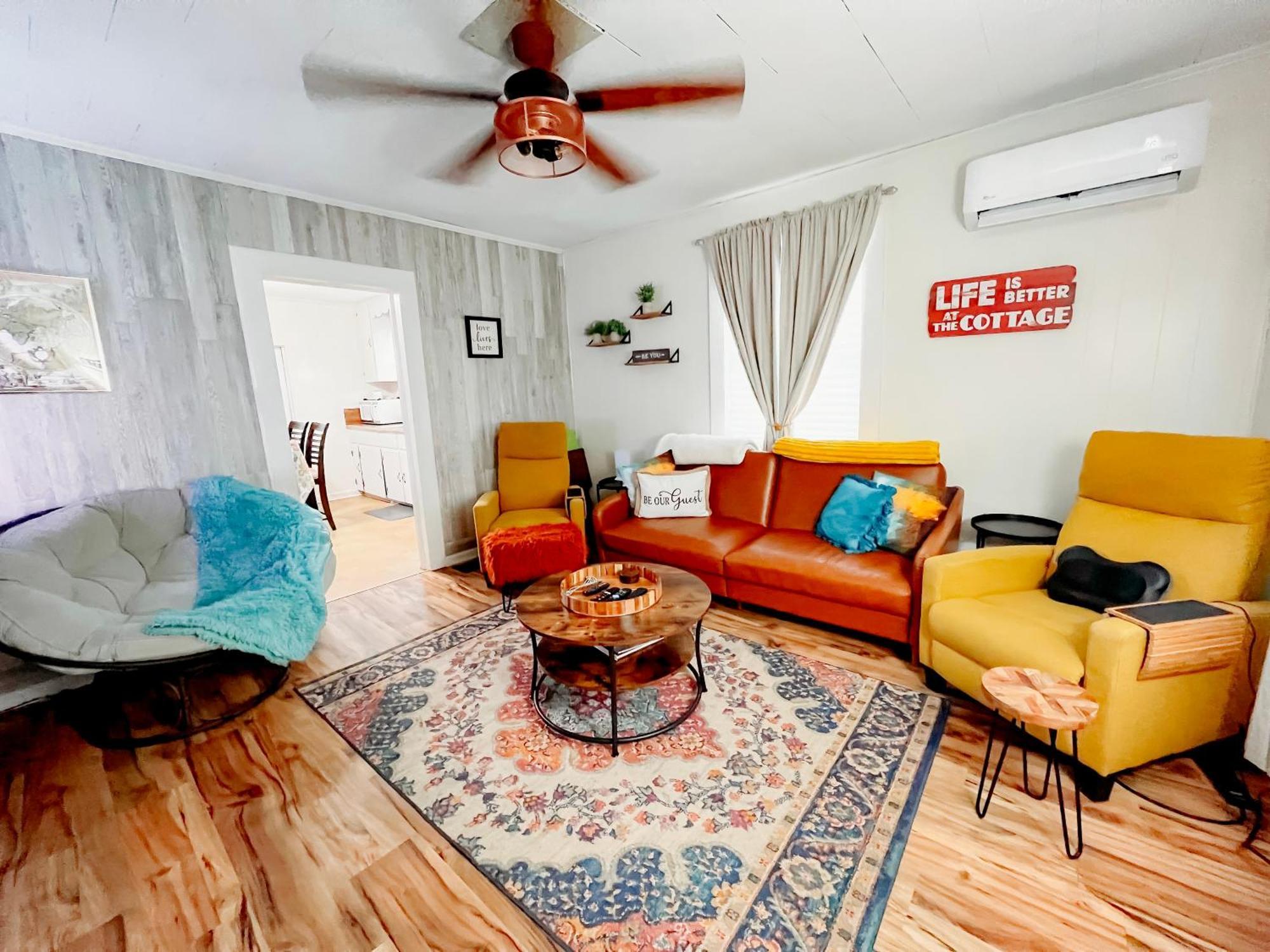Giggling Creek Cottage - Bedjet! King Sized! Gazebo, 45 Acres, Arcades, Nintendo, More Henry Buitenkant foto