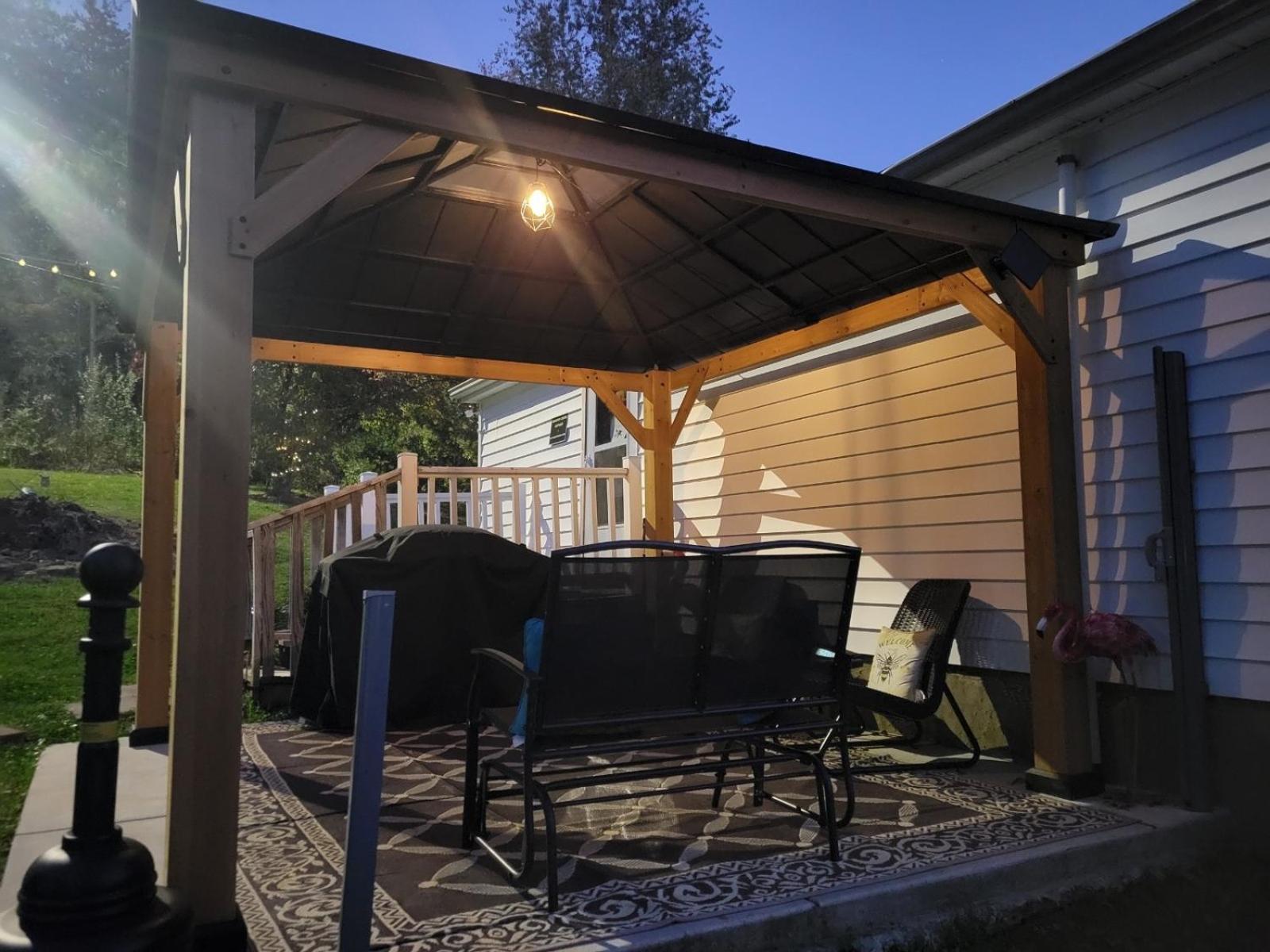 Giggling Creek Cottage - Bedjet! King Sized! Gazebo, 45 Acres, Arcades, Nintendo, More Henry Buitenkant foto