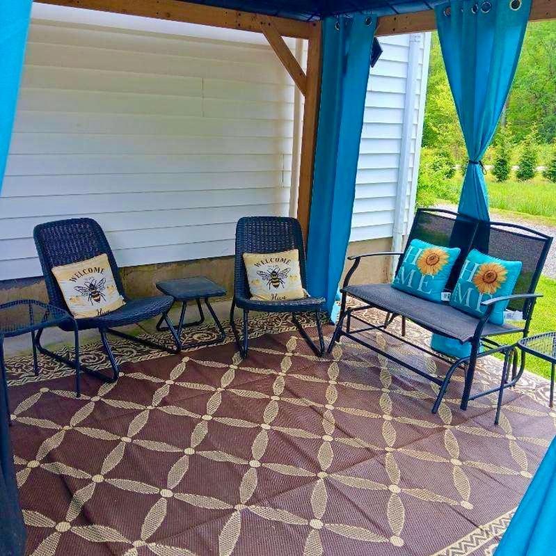 Giggling Creek Cottage - Bedjet! King Sized! Gazebo, 45 Acres, Arcades, Nintendo, More Henry Buitenkant foto