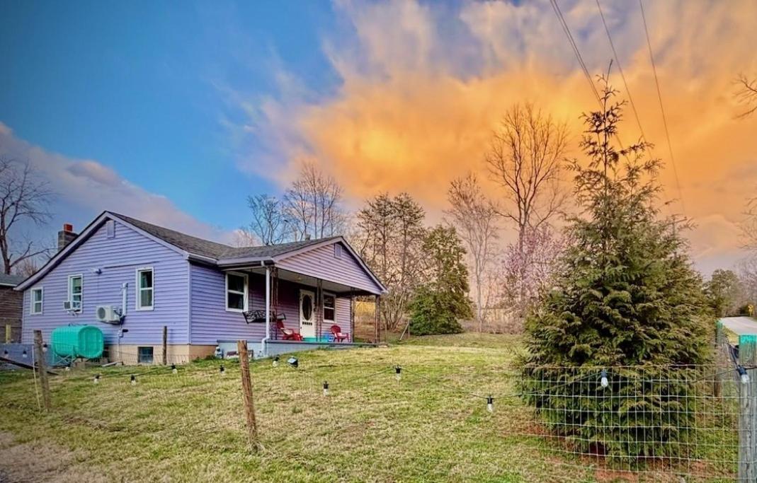 Giggling Creek Cottage - Bedjet! King Sized! Gazebo, 45 Acres, Arcades, Nintendo, More Henry Buitenkant foto